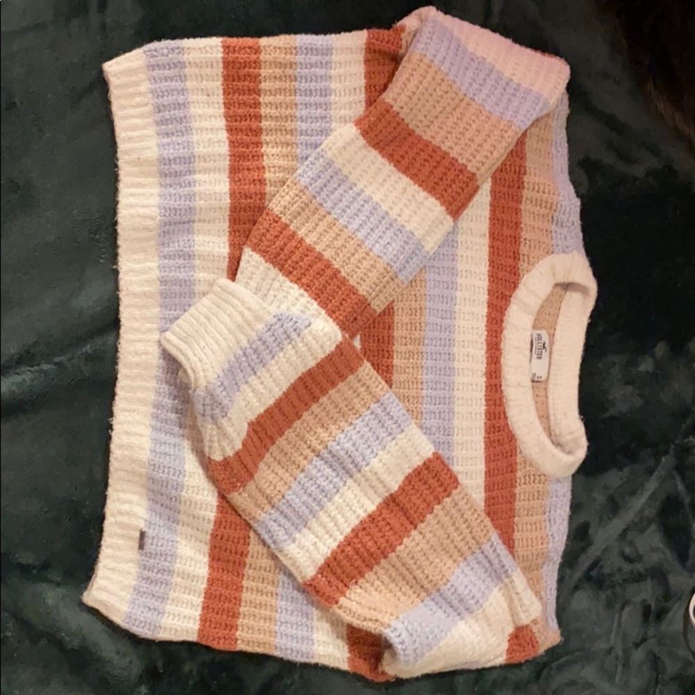 small hollister sweater, so comfy !!